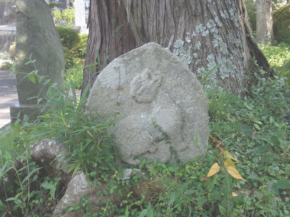 猫の石碑